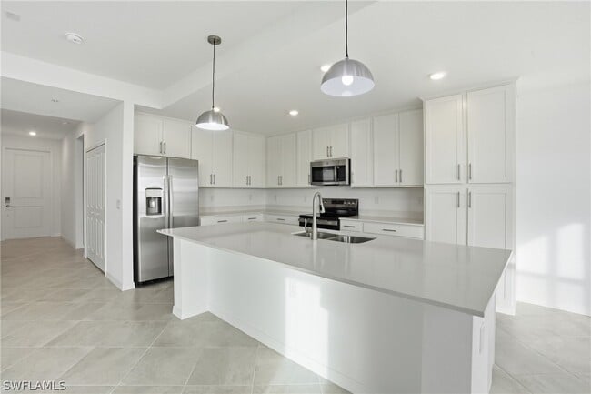 Building Photo - 15375 Grn Acrs Ave