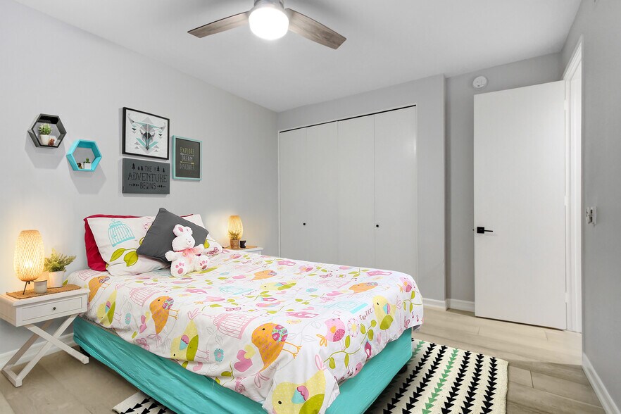 Building Photo - 4949 Genesta Ave