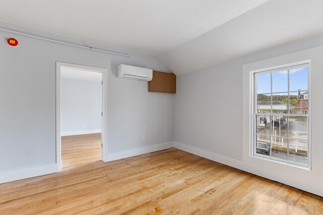 Building Photo - 109 Pleasant St