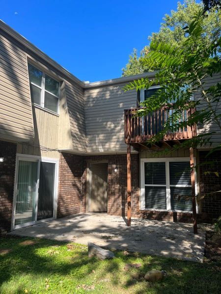 Building Photo - Spacious 2 bdrm/1.5 bath townhome in Cedar...