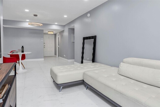 Building Photo - 3300 Spanish Moss Terrace