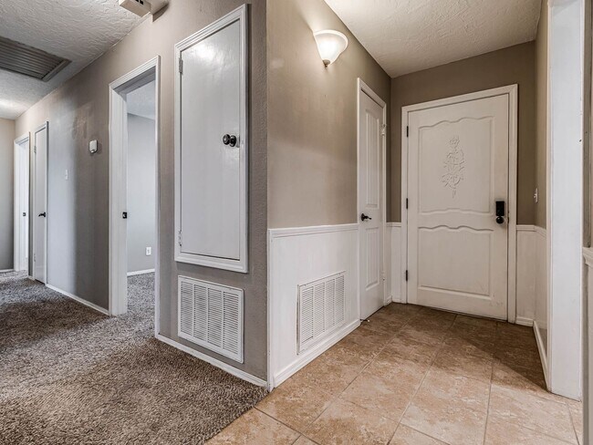 Building Photo - Beautiful 3 bedroom home in the heart of Coweta!