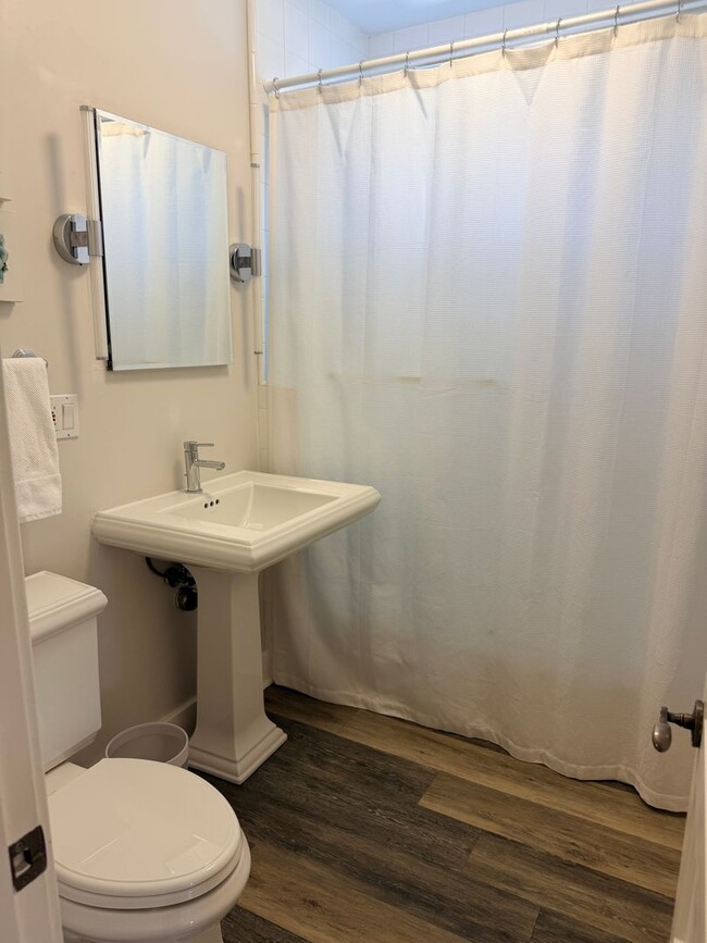 Building Photo - 3 Bedroom, 2 Bathroom Home in University Heights