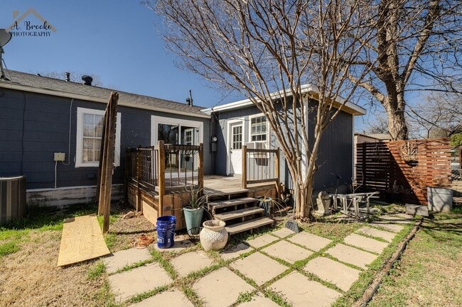 Building Photo - 3121 Sherwood Ln