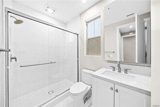 Building Photo - 130 Mossvine