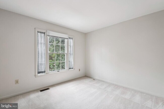 Building Photo - 15831 Glacier Ct