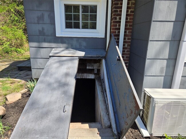 Building Photo - 4 Private Rd