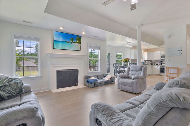 Building Photo - 202 Weeping Hollow Ct