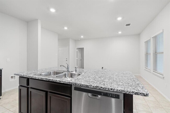 Building Photo - 112 Ragnar Dr