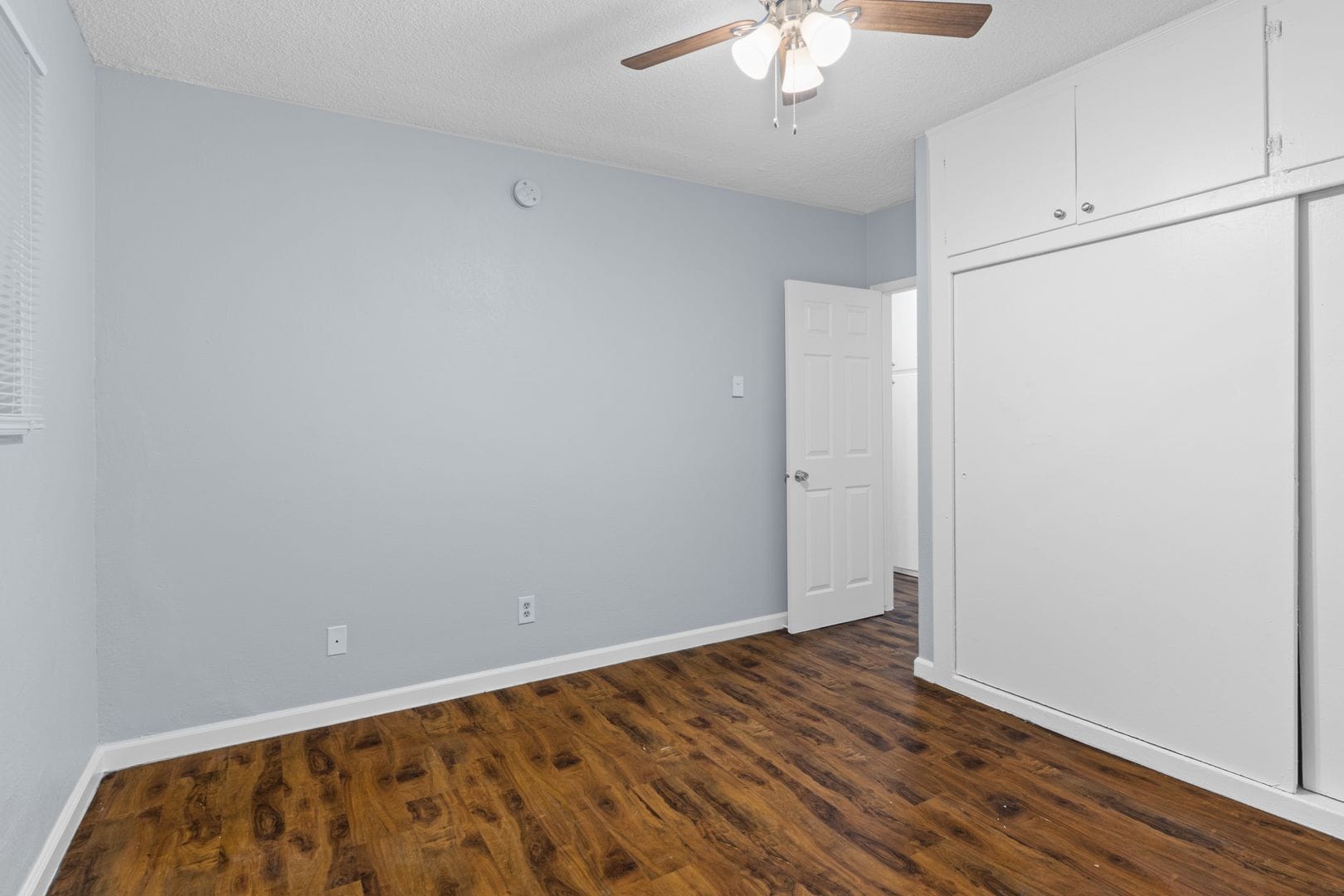 Building Photo - 927 Daisy Ave