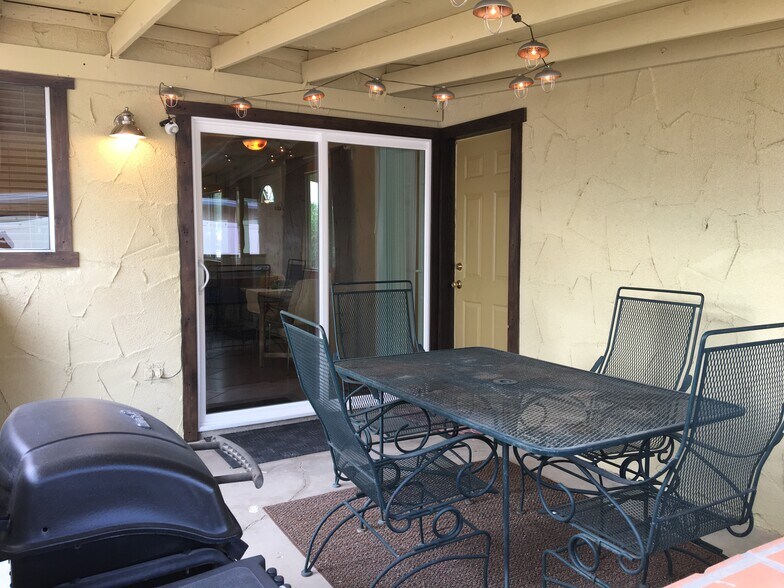 Building Photo - 6186 Chia Ave