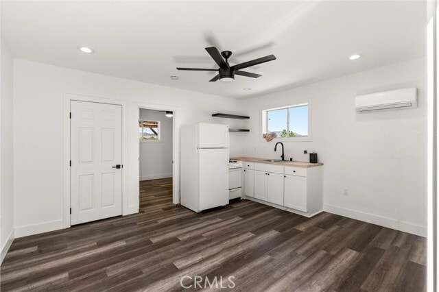 Building Photo - 21250 Cielo Vista Way