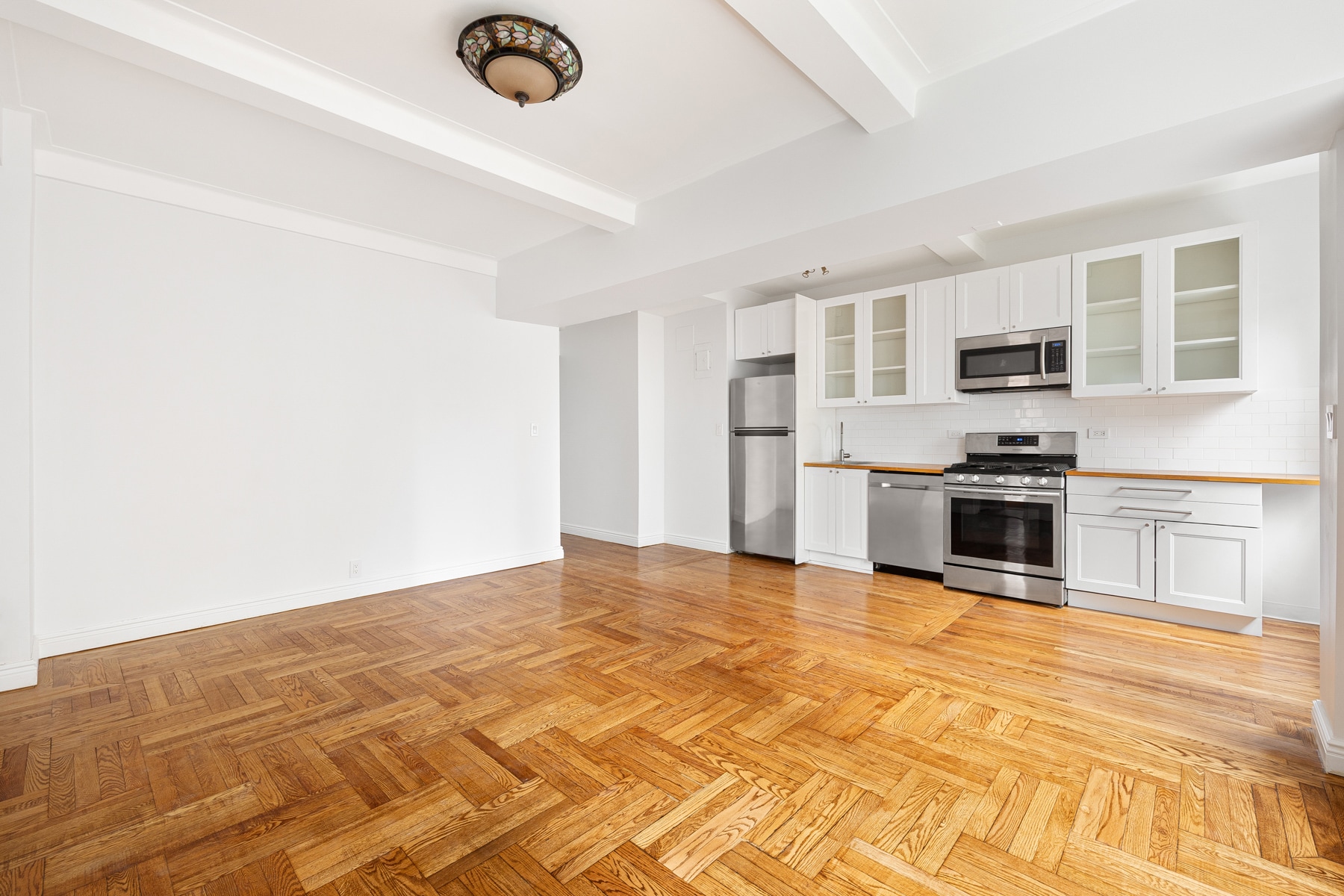 Building Photo - 433 W 34th St