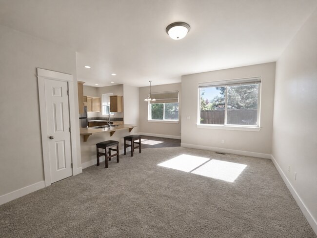 Building Photo - Spacious 3BR Home with Private Yard Near Alpenglow Park
