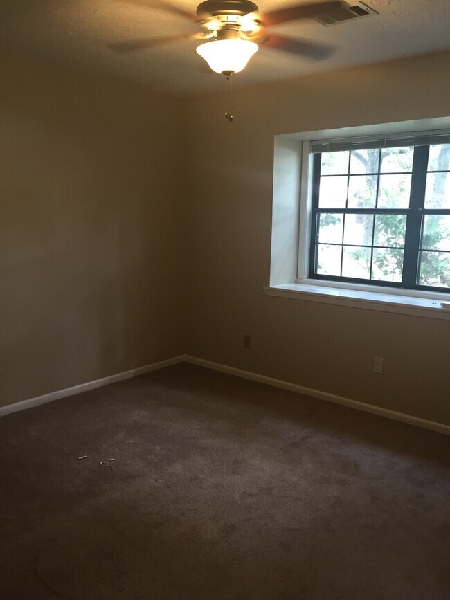 Building Photo - Great 3/2 House for Lease