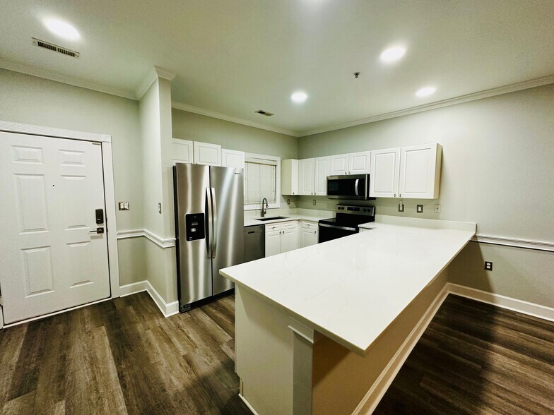 Building Photo - 8733 Coralbell Ln