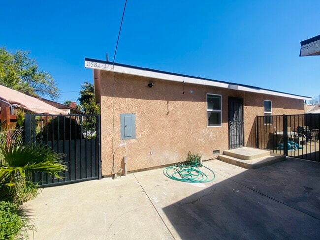 Building Photo - 11584 Amboy Ave