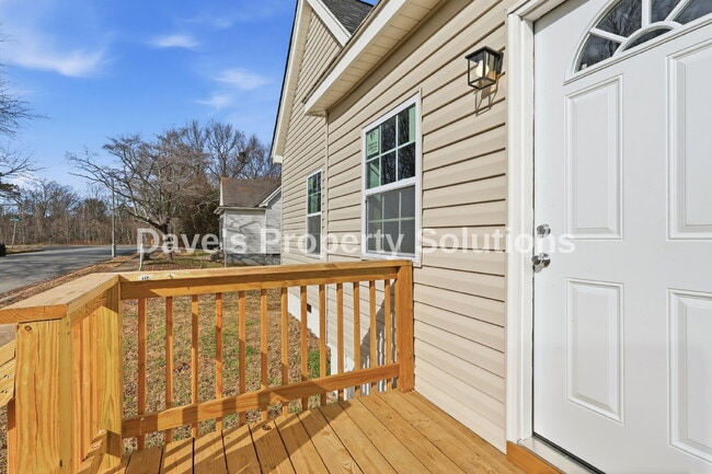 Building Photo - Charming Updated Home in Prime Winston-Salem Location