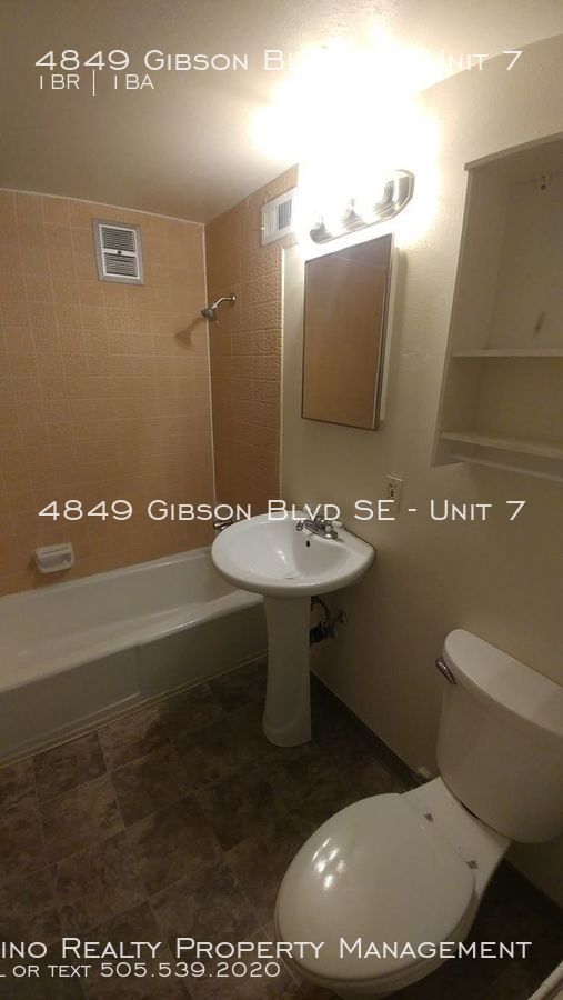 Building Photo - Cute 1 Bedroom 1 Bathroom Loft!