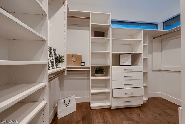 Building Photo - 917 Vegas View Dr