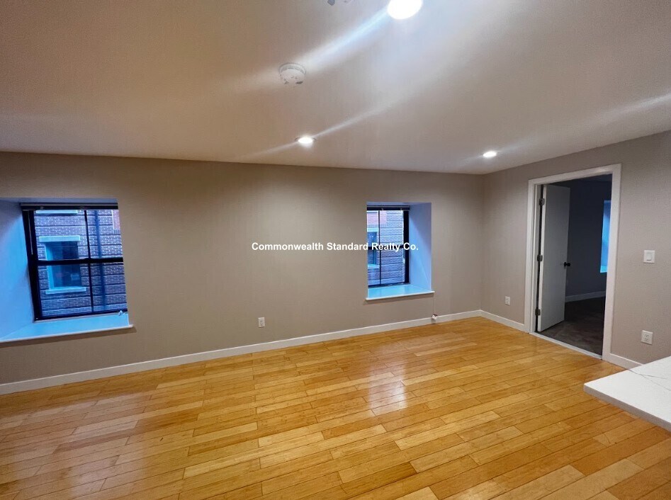 Building Photo - 1661-1663 Washington St. Unit 206