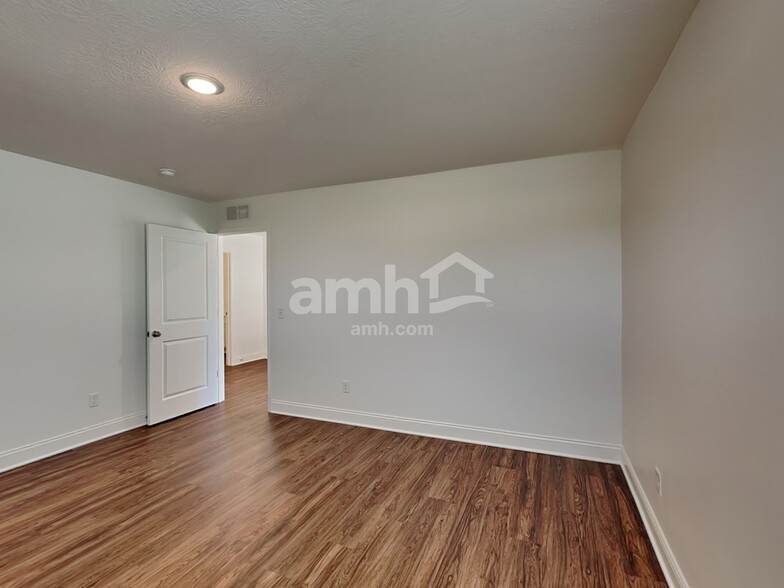 Building Photo - 419 Golden Maple Pl