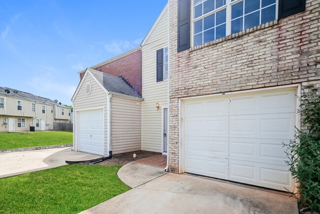 Building Photo - 1540 Labonte Pkwy