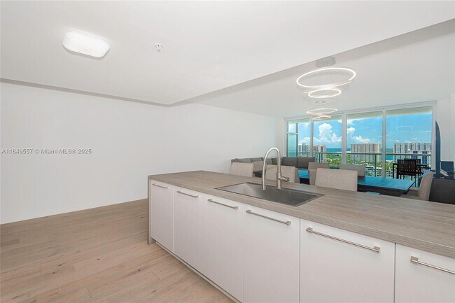 Building Photo - 400 Sunny Isles Blvd