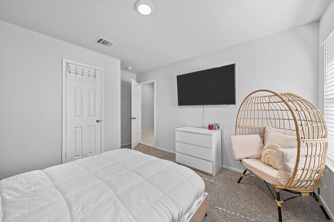Building Photo - 9705 Kensley Rose Dr