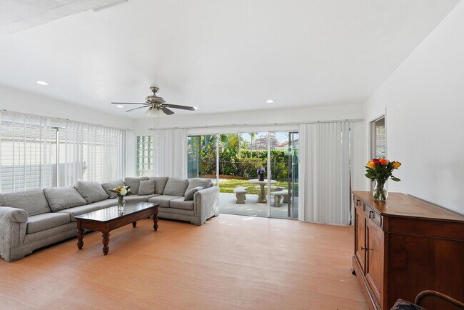 Building Photo - 218 SE 3rd Terrace