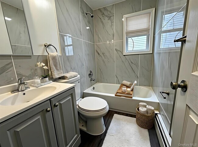 Building Photo - 210 Wellington St