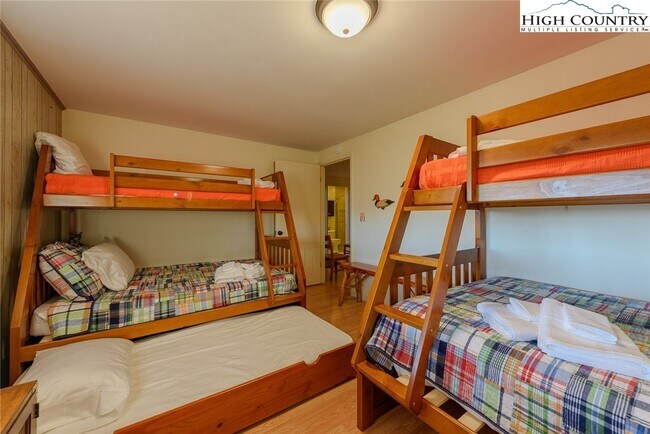 Building Photo - 1776 Beech Mountain Pkwy