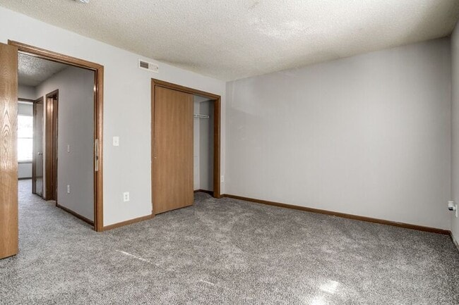 Building Photo - 2622 Delavan Ave