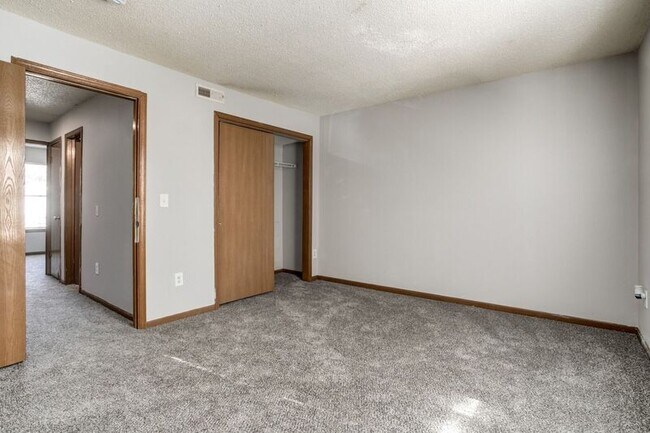 Building Photo - 2626 Delavan Ave