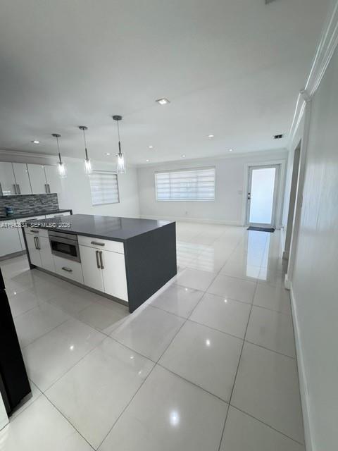 Building Photo - 1170 W 33rd Pl