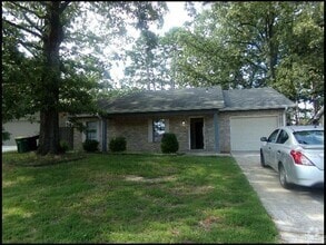 Building Photo - 45 Point W Cir