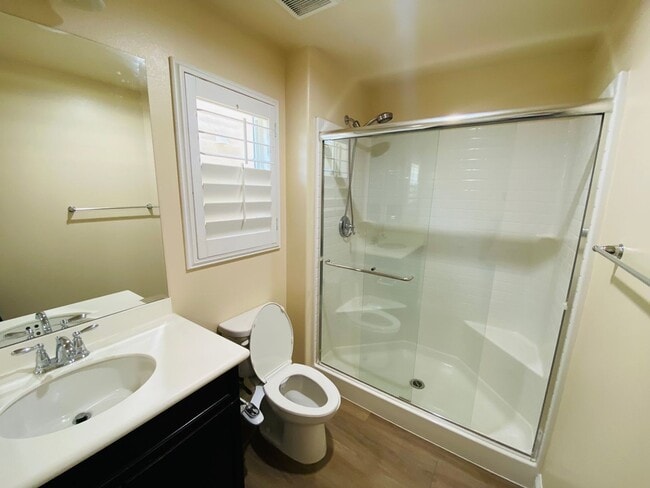 Building Photo - Large beautiful Home in the city of Ontario