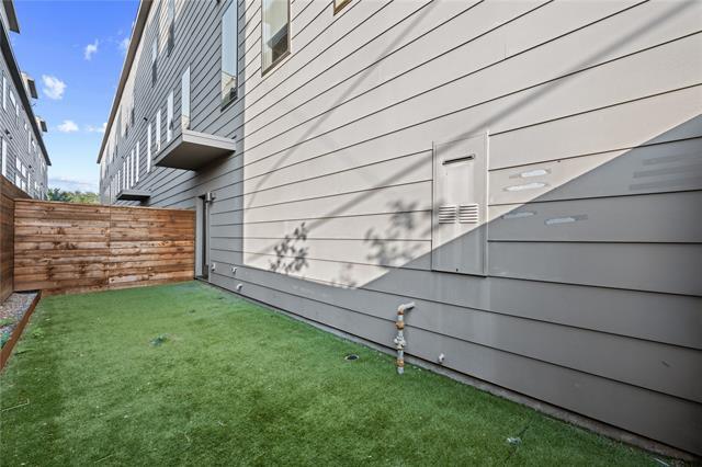 Building Photo - 1715 Bennett Ave