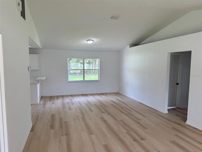 Building Photo - 6 Prince Manfred Pl