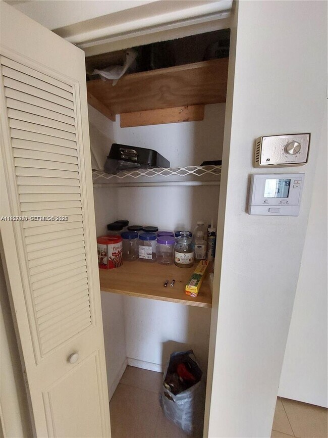 Building Photo - 253 S Cypress Rd