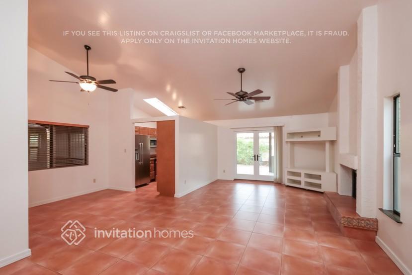 Building Photo - 2234 E Florian Ave