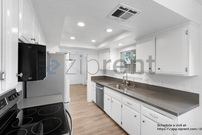 Building Photo - 9421 Feickert Dr