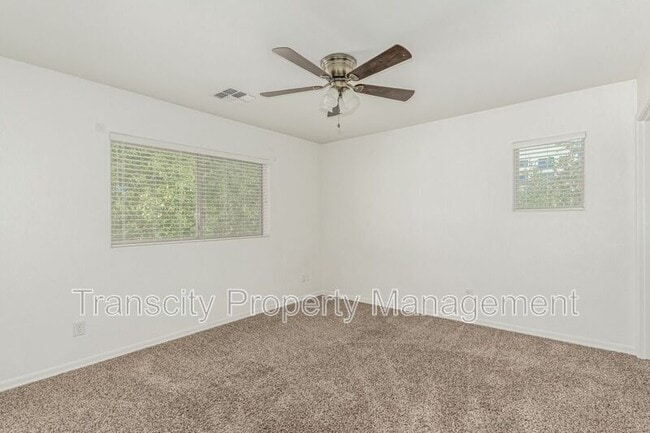 Building Photo - 1402 S Newberry Ln