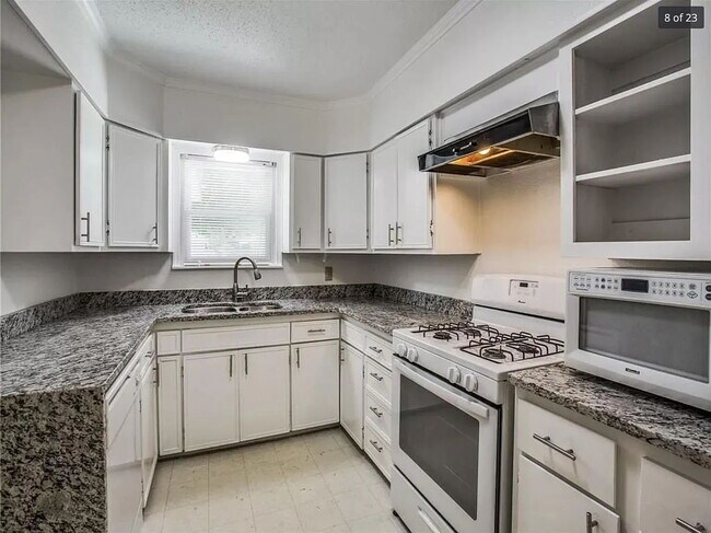 Building Photo - Darling 5 bedroom Home Near TCU. Available for 2026-2027!