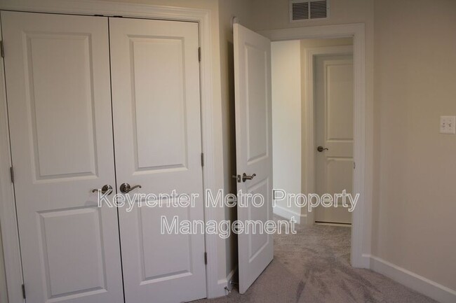 Building Photo - 2736 Pinebrook Rd