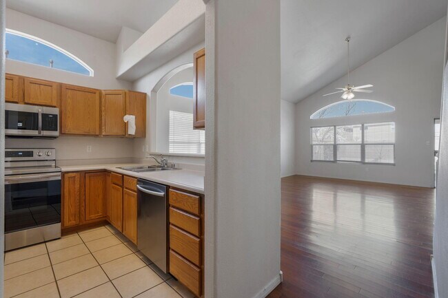 Building Photo - 7351 Sidewinder Dr NE