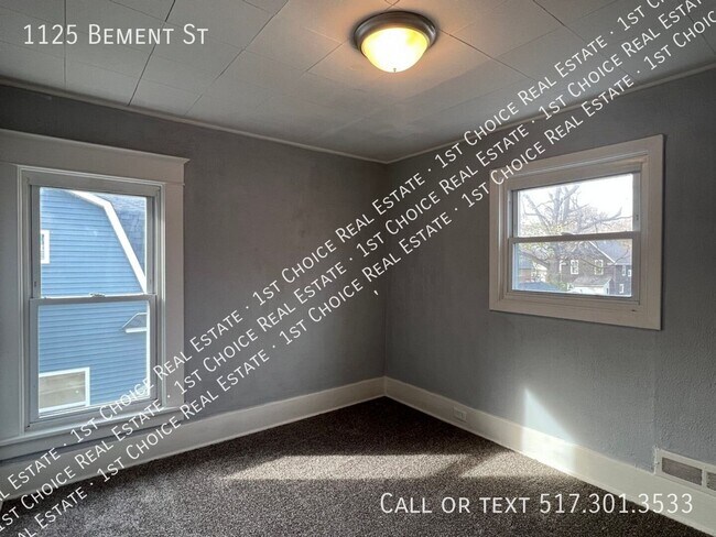 Building Photo - 1125 Bement St