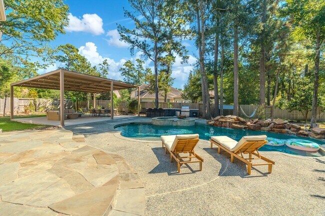 Building Photo - 2 Graylin Woods Pl