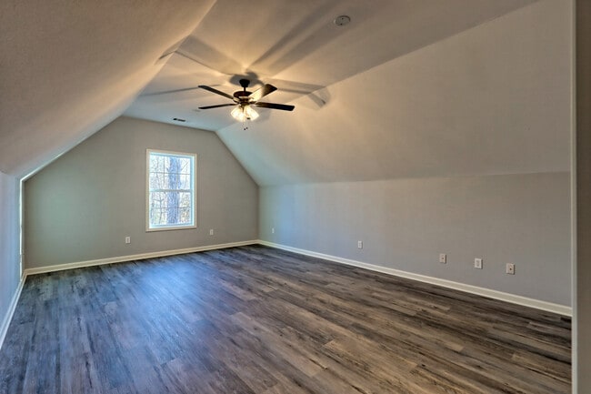 Building Photo - 150 Blue Jay Rd