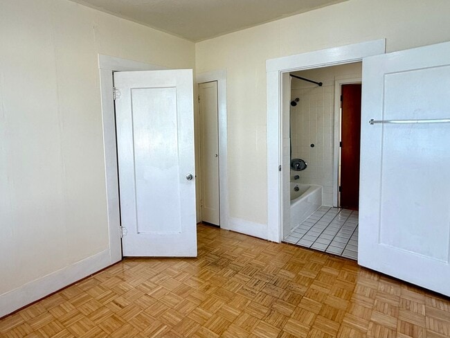 Building Photo - Cozy 2+bdrm/1 bath home w/a huge basement, washer/dryer, & off street pkg, space in the heart of ...